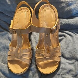 Chic Tan Women's Sandals